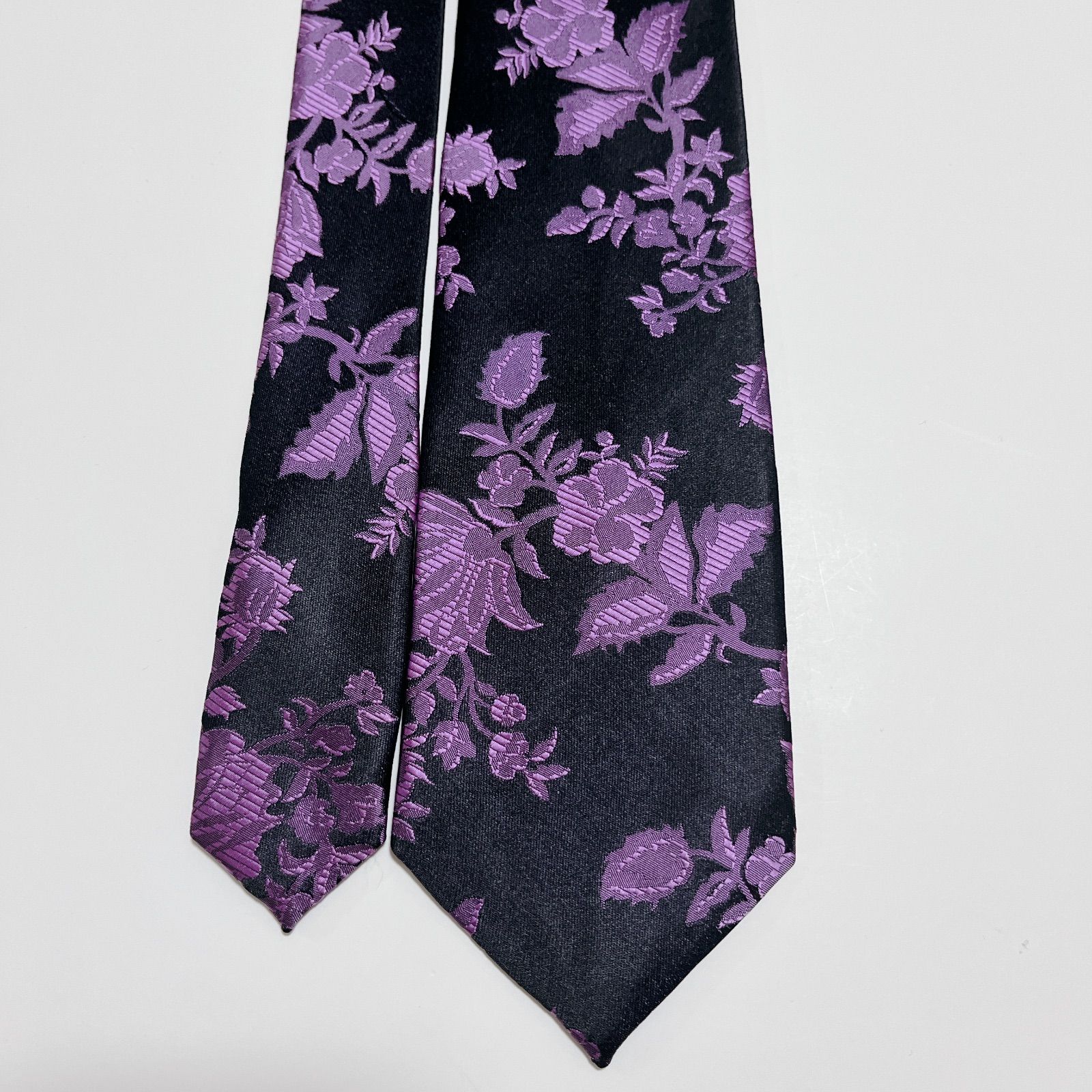 美品 ヒューゴボス ネクタイ ハイブランド 花柄 光沢 ジャガード織り