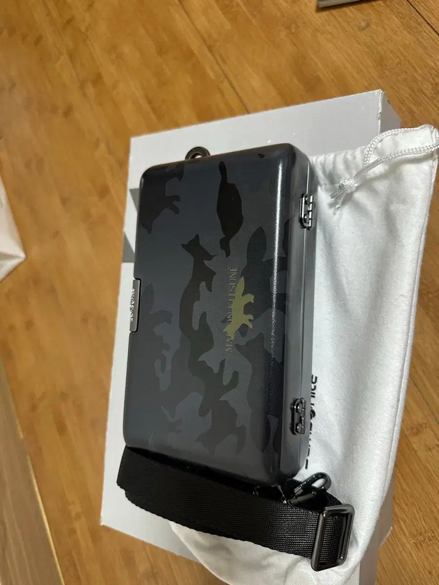 メゾンキツネ x サムソナイト カモフラージュ HARD CASE クロスボディーバッグ