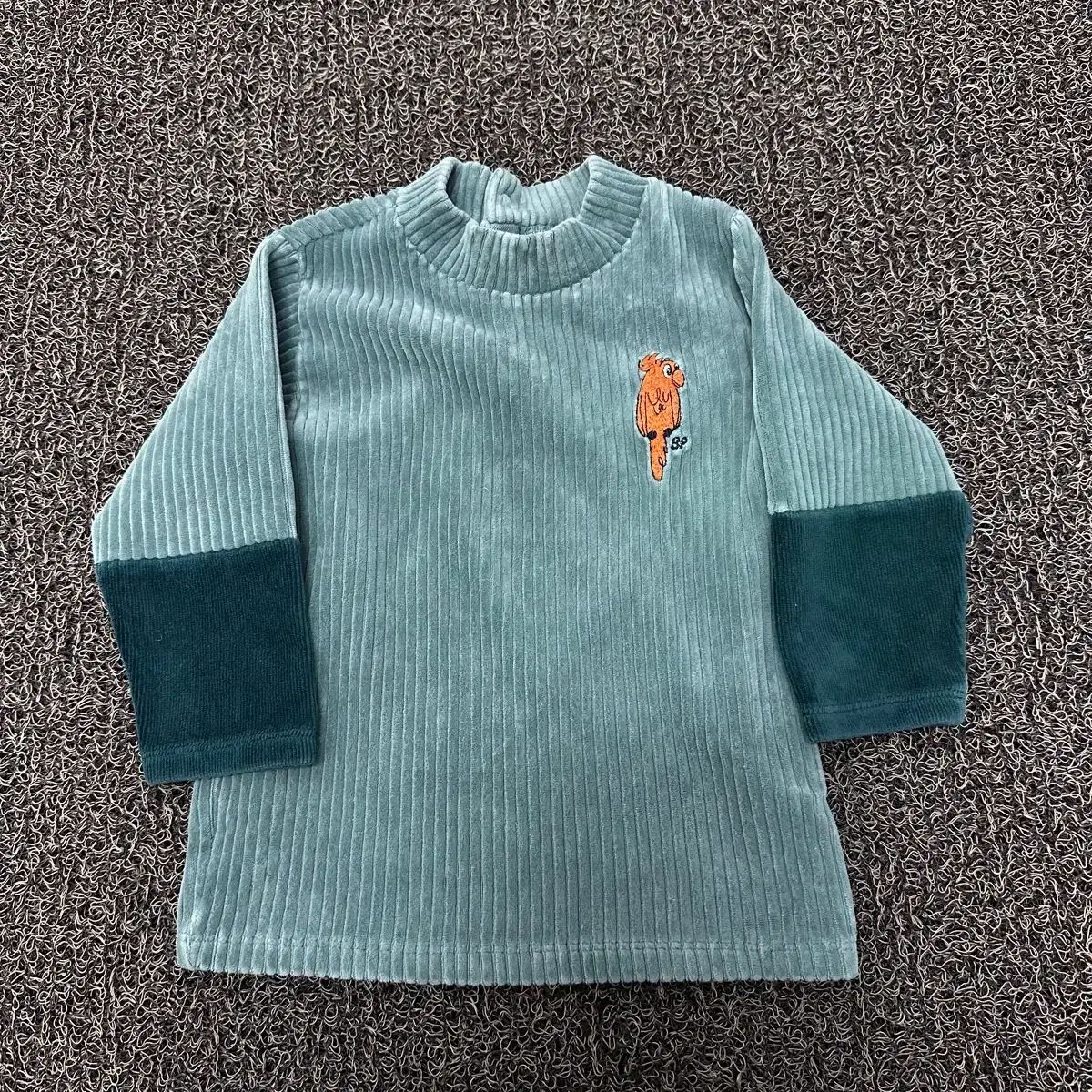 驚きの破格値，新作登場 ベベデピノ キッズ コーデュロイ 長袖 Tシャツ 90サイズ グリーン その他