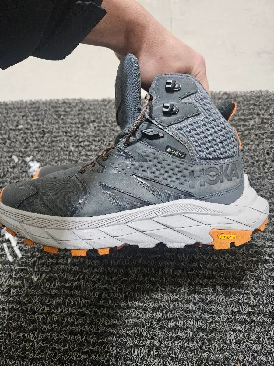 ホカ アナカパ ゴアテックス ミッド