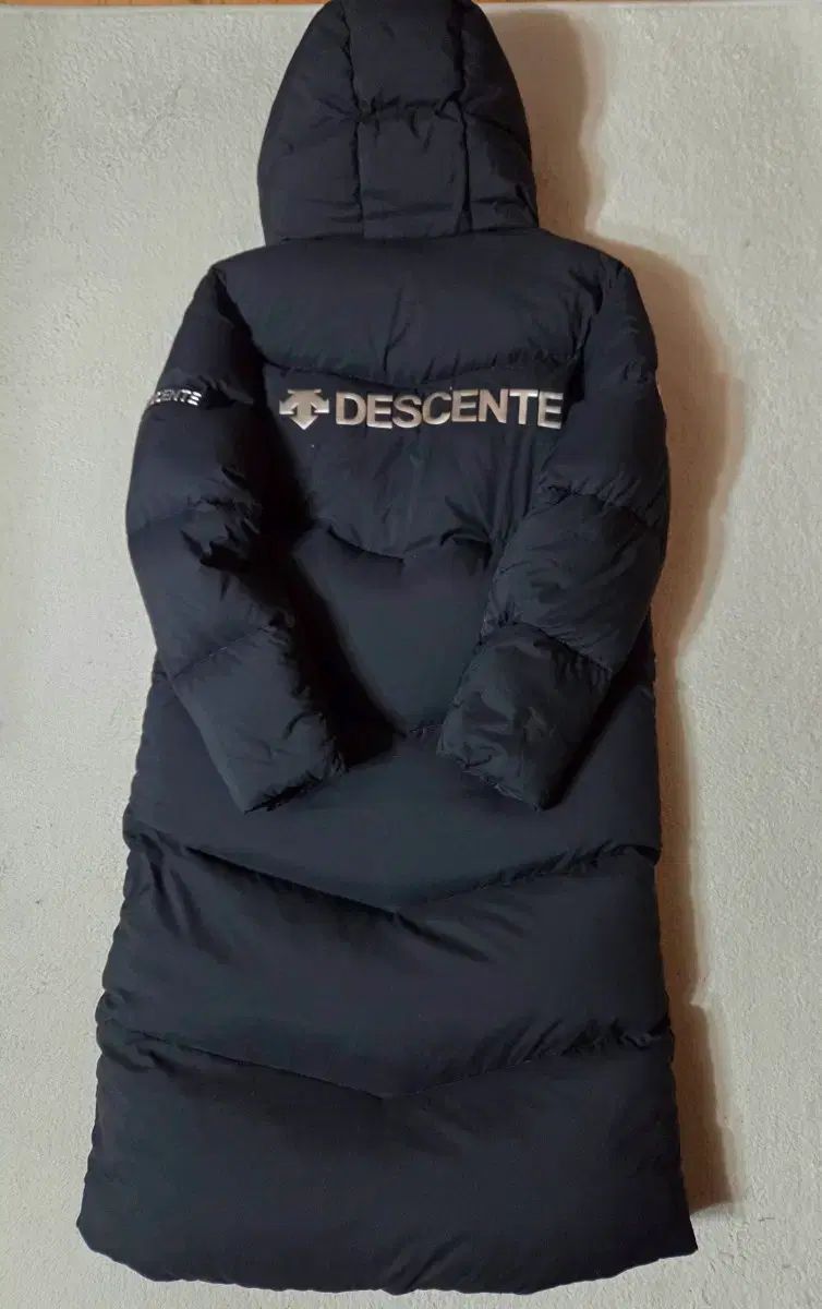 DESCENTEレディース 韓国スリムダウンジャケット新品、正規品 デサント レディース ブラック ロングダウンジャケット アウター