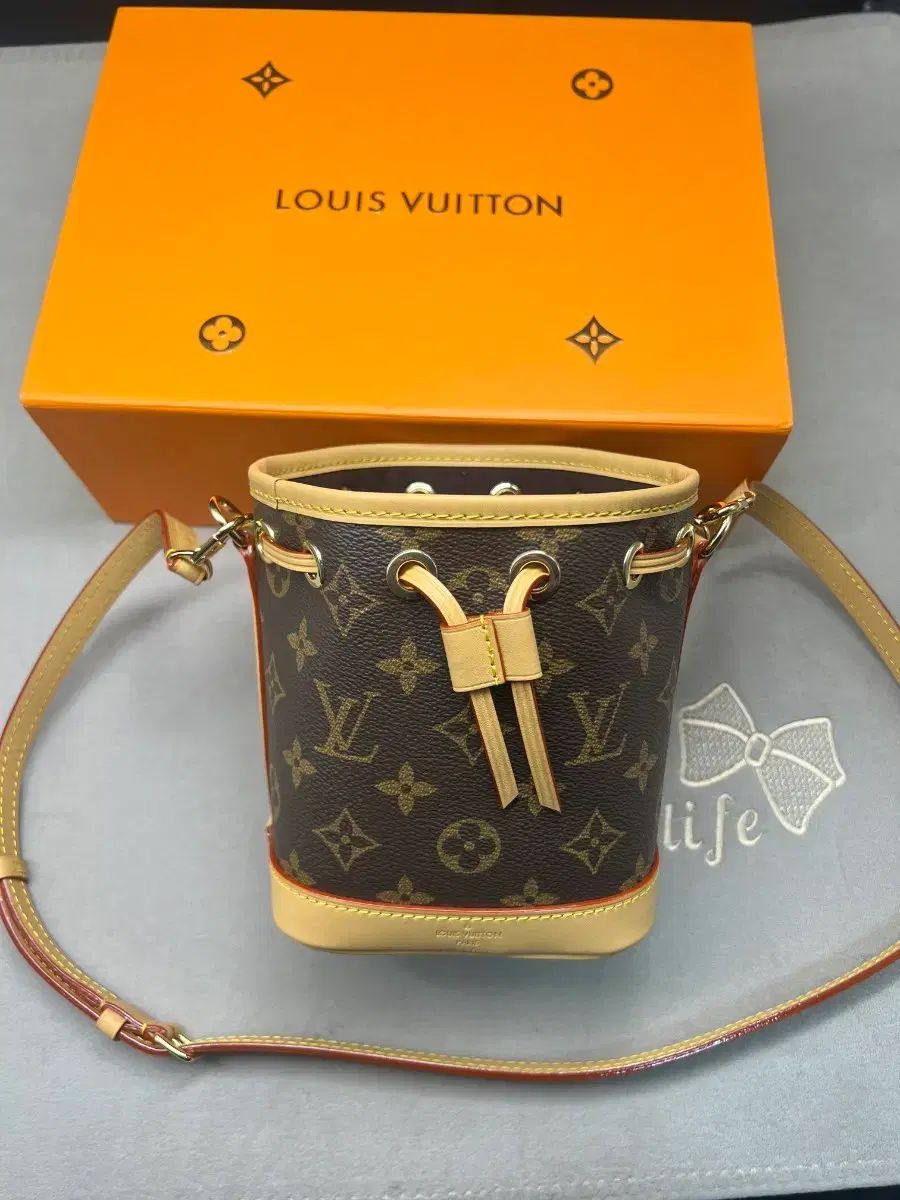 M 81266 ナノノエ ハンド バッグ