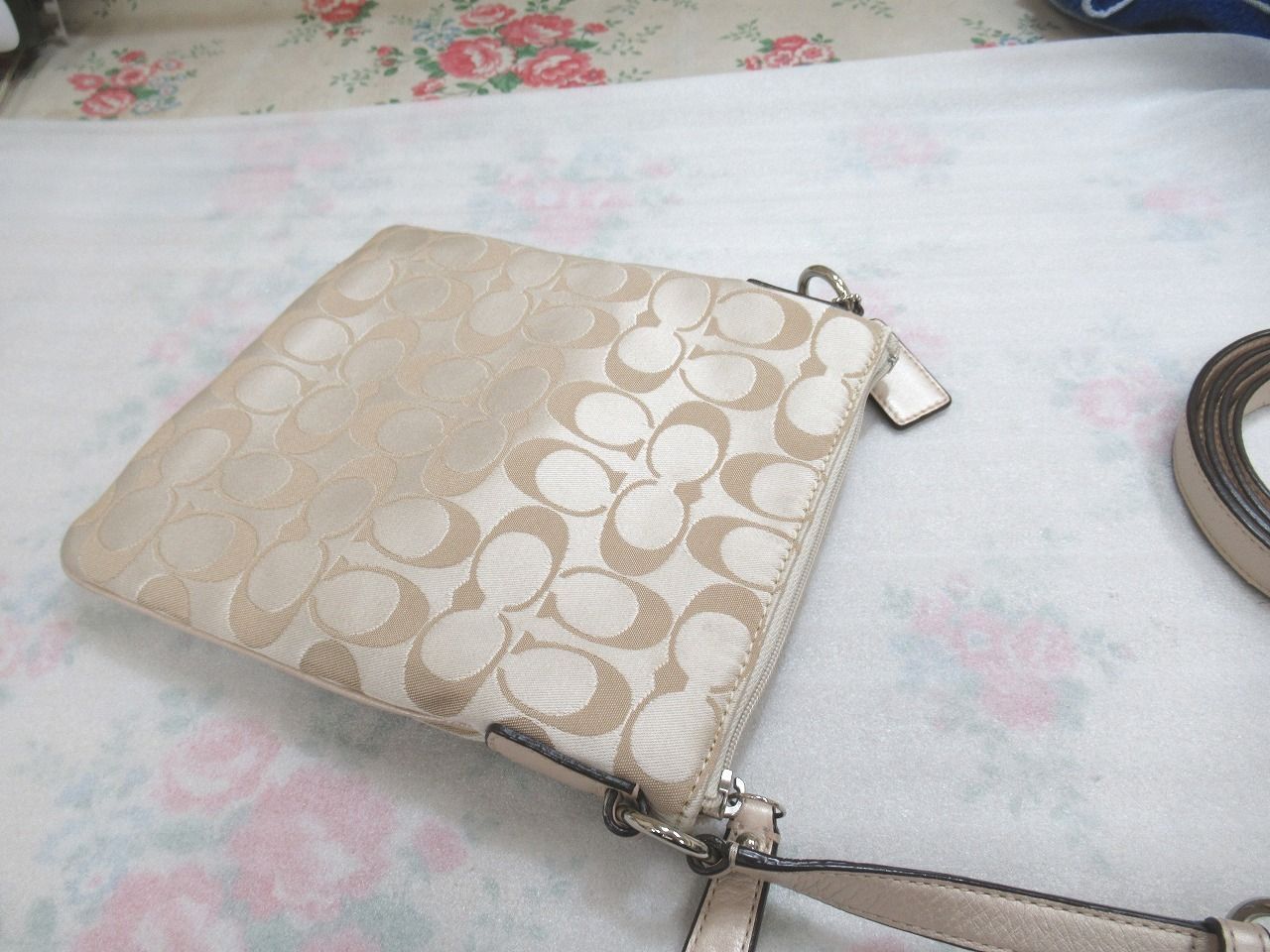 美品☆COACH コーチ ショルダーバッグ 斜め掛けポシェット 