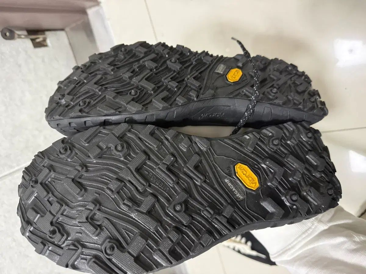 norda 001 ランニングシューズ グレー ブラック