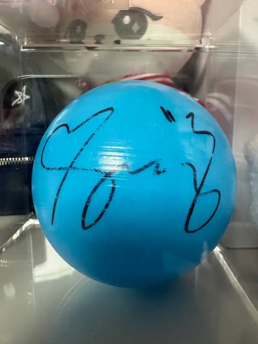 IVE イソ サインボール (在庫処分で値下げ、本日限定) - メルカリ