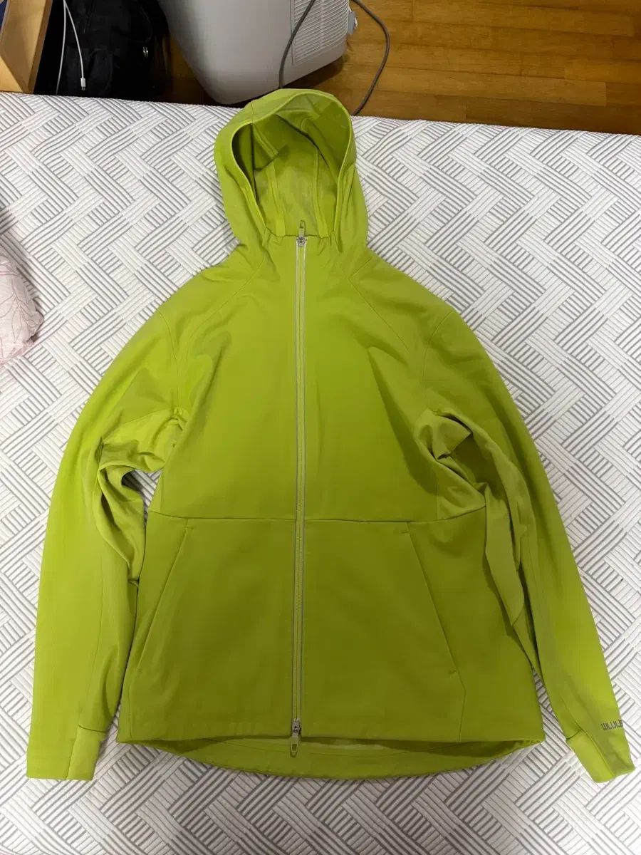 ルルレモン クロスチル ジャケットL