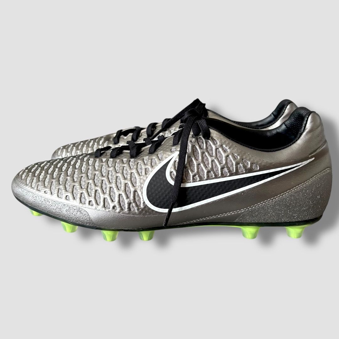 美品 ナイキ マジスタオーパス サッカースパイクシューズ シルバー