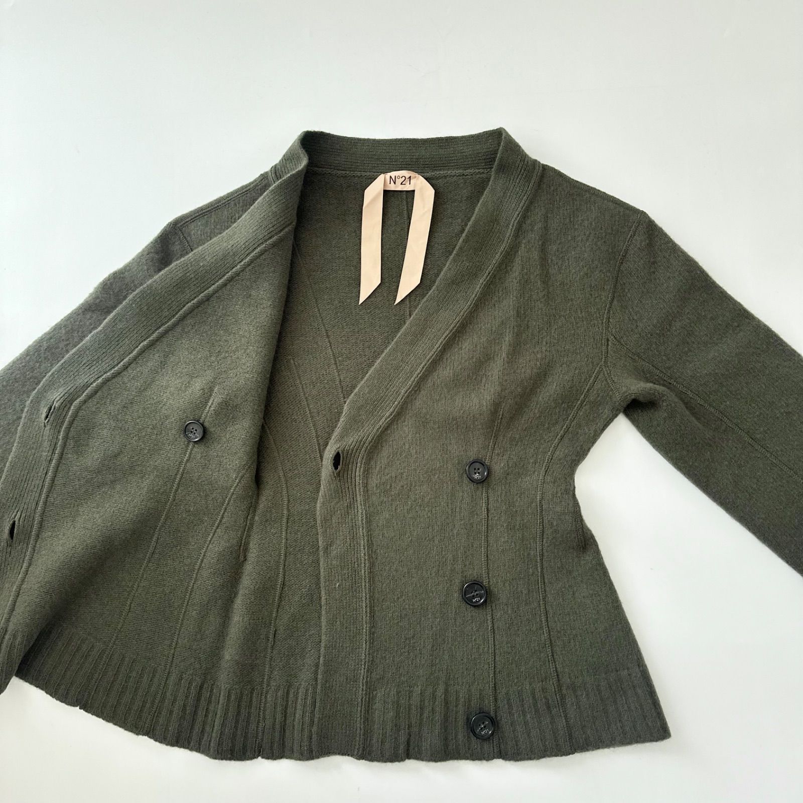 N°21 ヌメロヴェントゥーノ 22AW バージンウール サイドボタン ニット