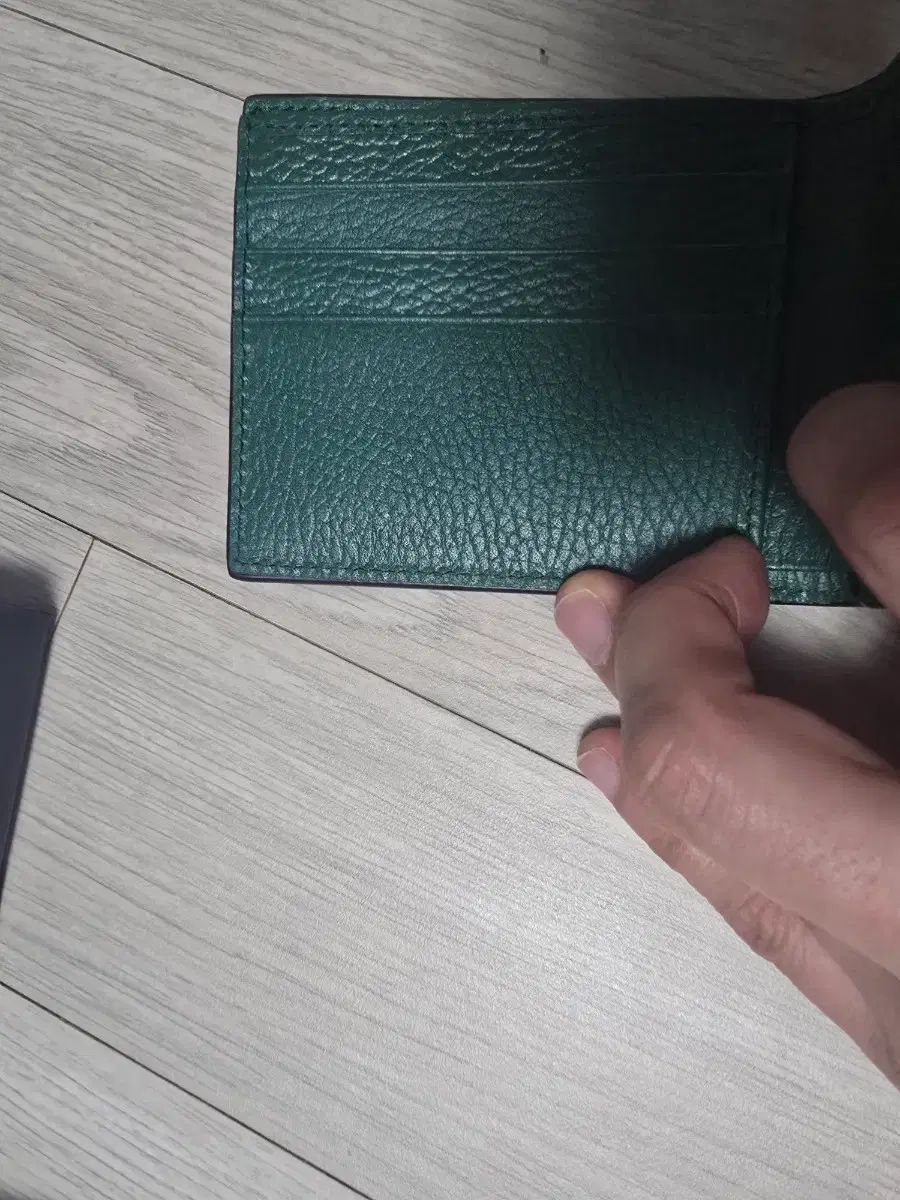 GUCCI 二つ折り財布