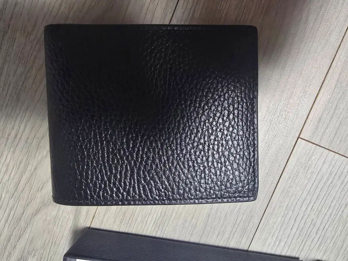 二つ折り財布 インターロッキング