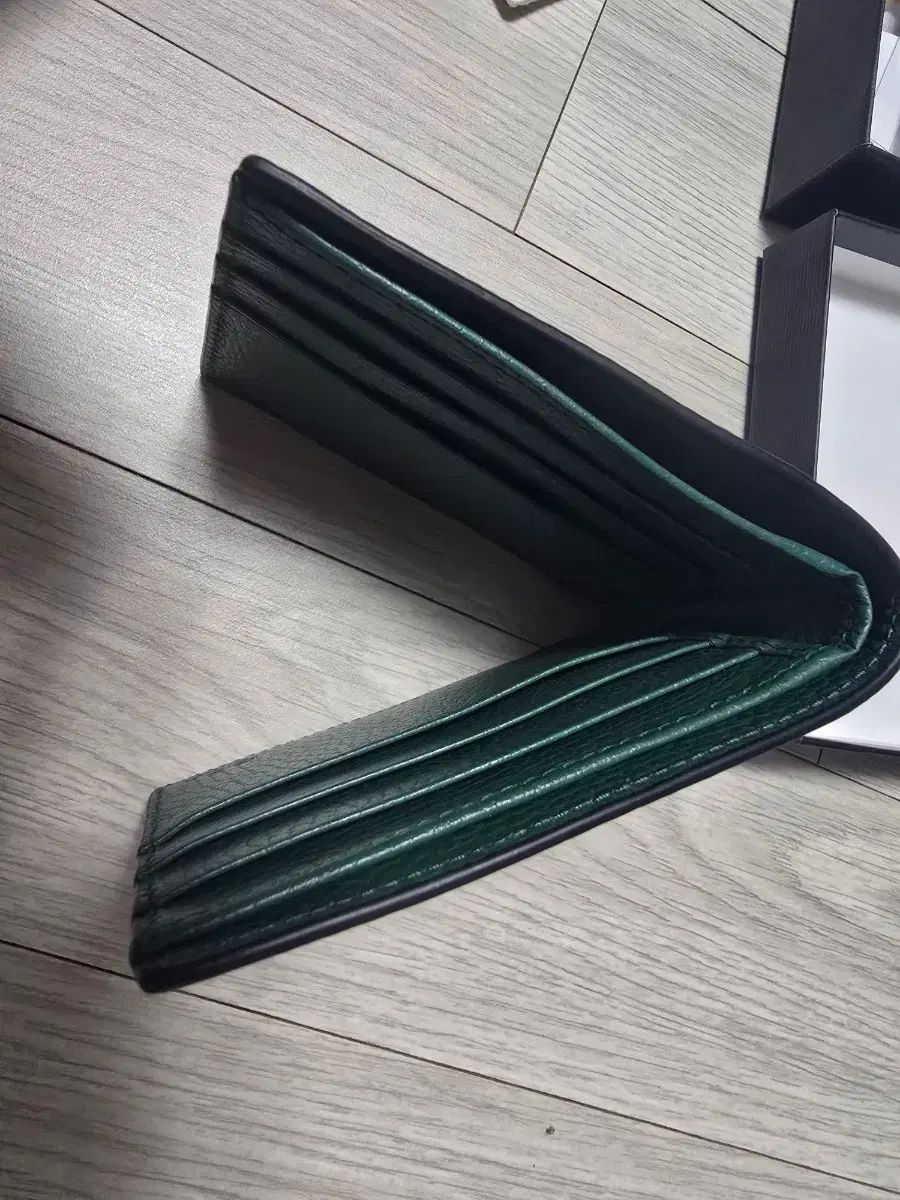 GUCCI 二つ折り財布