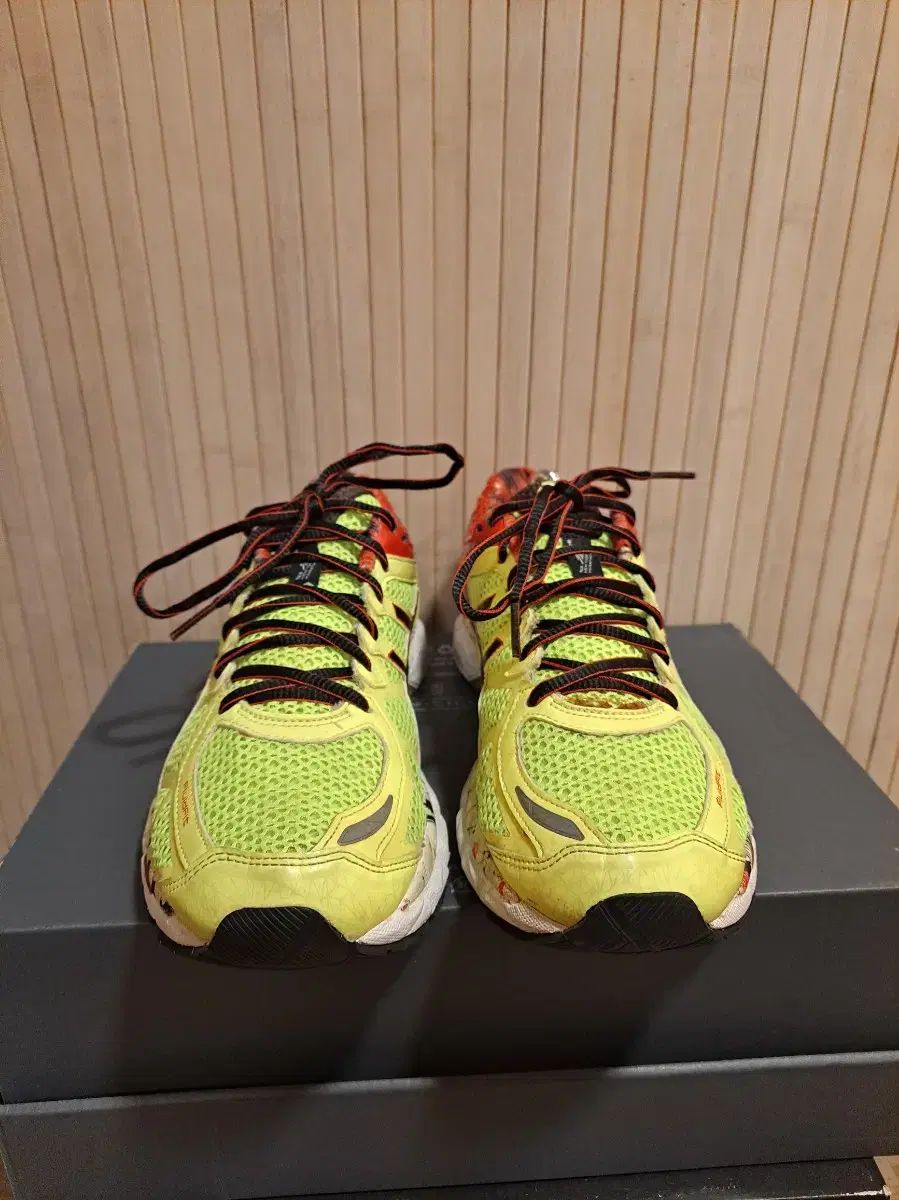 asics ゲル カヤノ 21 NYC 蛍光 ランニングシューズ