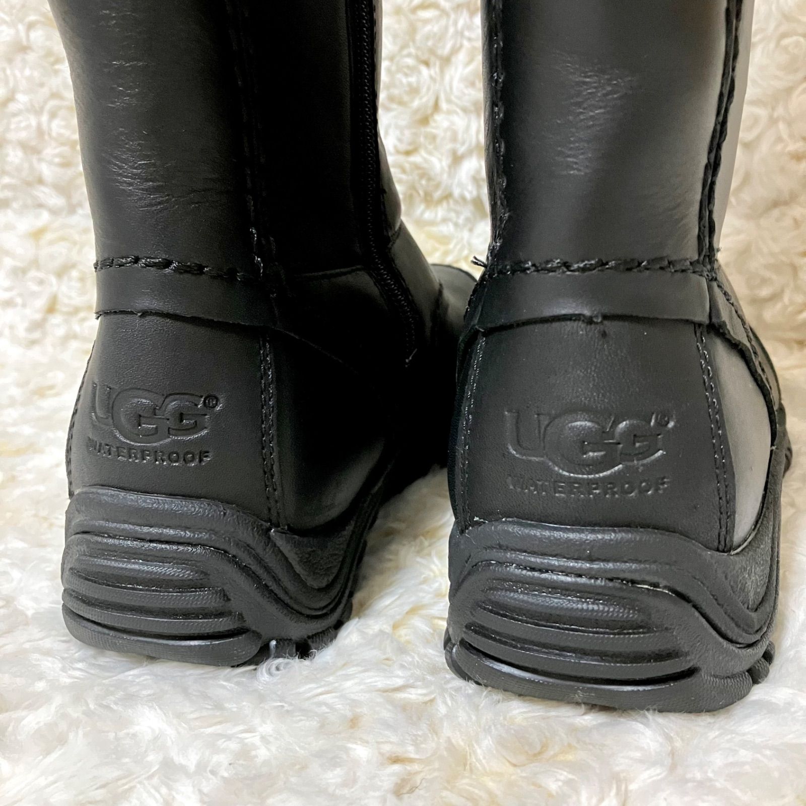 美品 UGG 防水の内ボア付きロングブーツ ムートンブーツ eVent素材使用