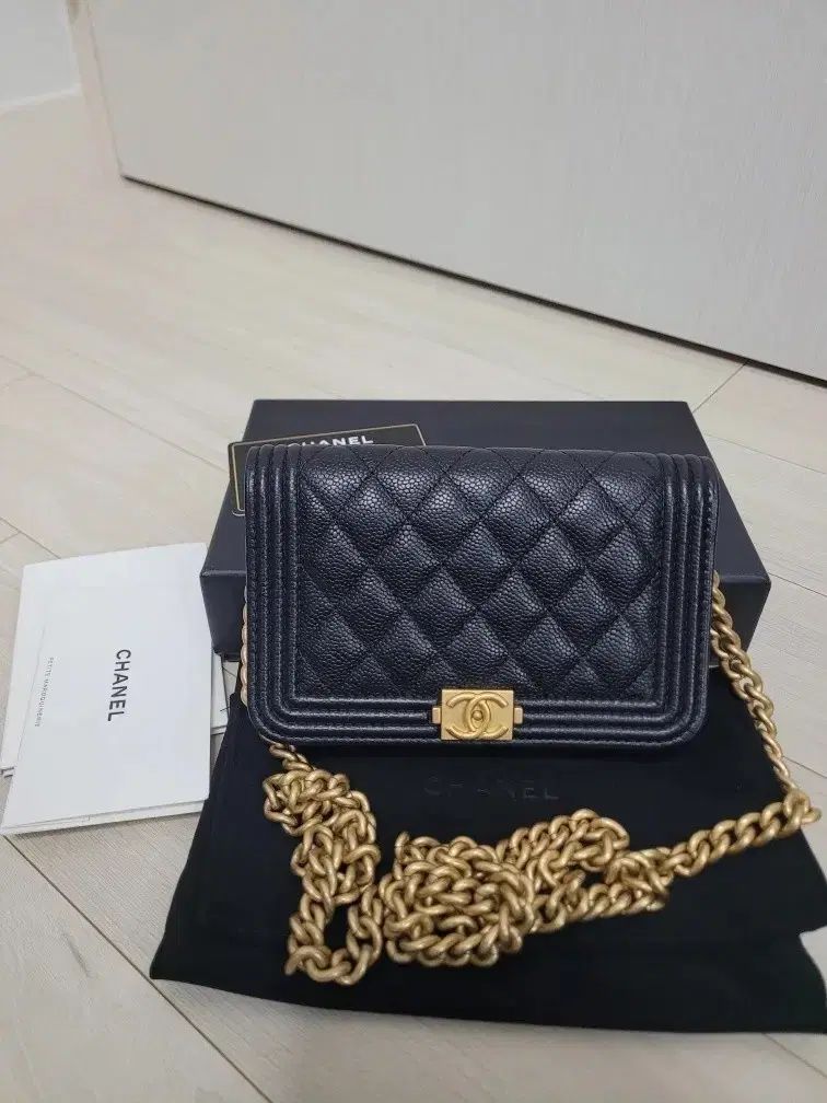 CHANEL シャネル BOY ボーイ キャビア WOC ミニバッグ