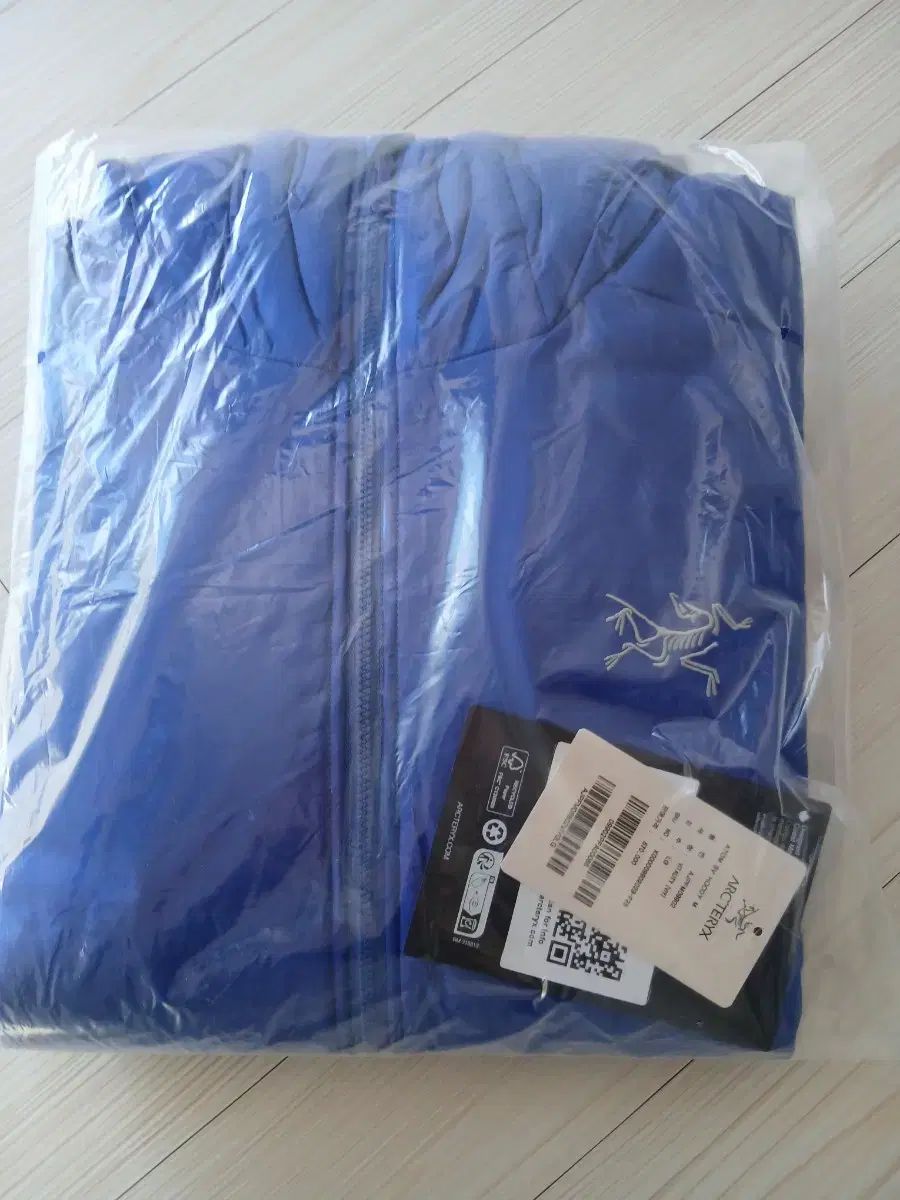 25 FW アークテリクス アトムSV フーディ バイタリティー LG