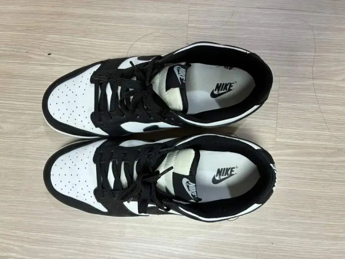 ナイキ エアジョーダン1 スニーカー