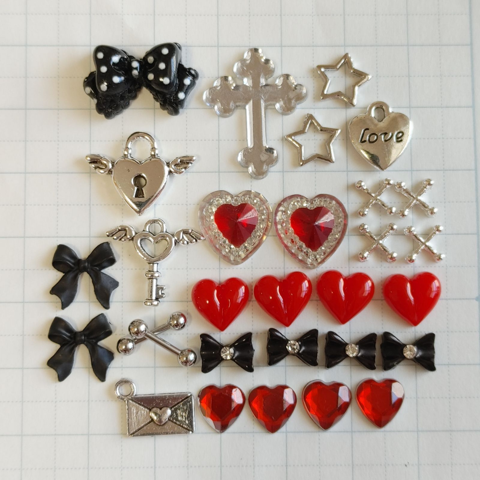 No.379 赤 黒 シルバー 地雷系 ネイルパーツ まとめ売り - メルカリ