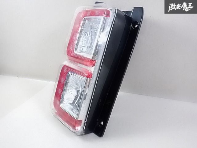 ダイハツ ウェイク 左テールランプ 左テールライト 左側 LA700S