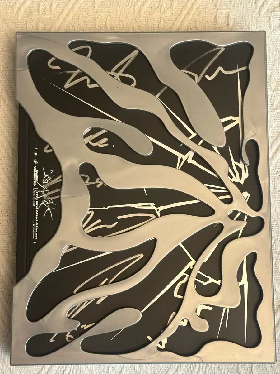 Close your eyes サイン入り앨점 - メルカリ