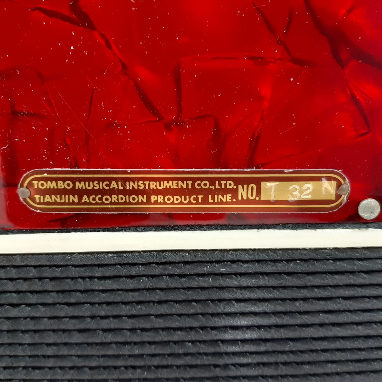 ジャンク】アコーディオン Tombo T32N ハードケース付き - メルカリ