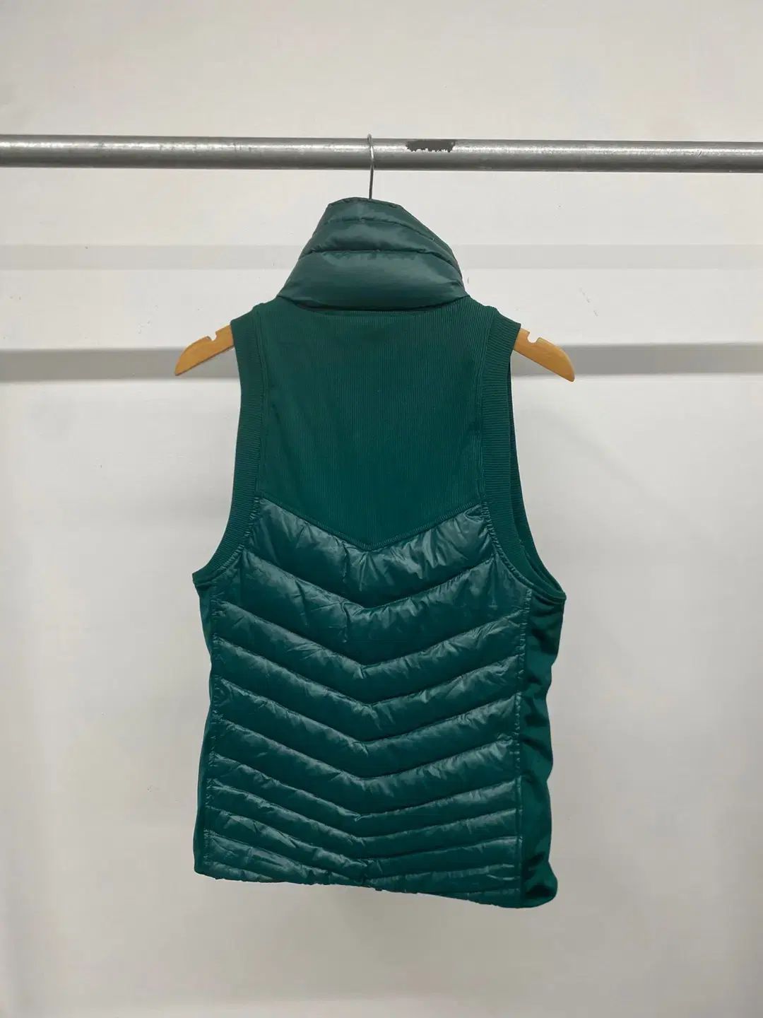 レディース aloヨガ altitude パファー 軽量ダウン ベスト