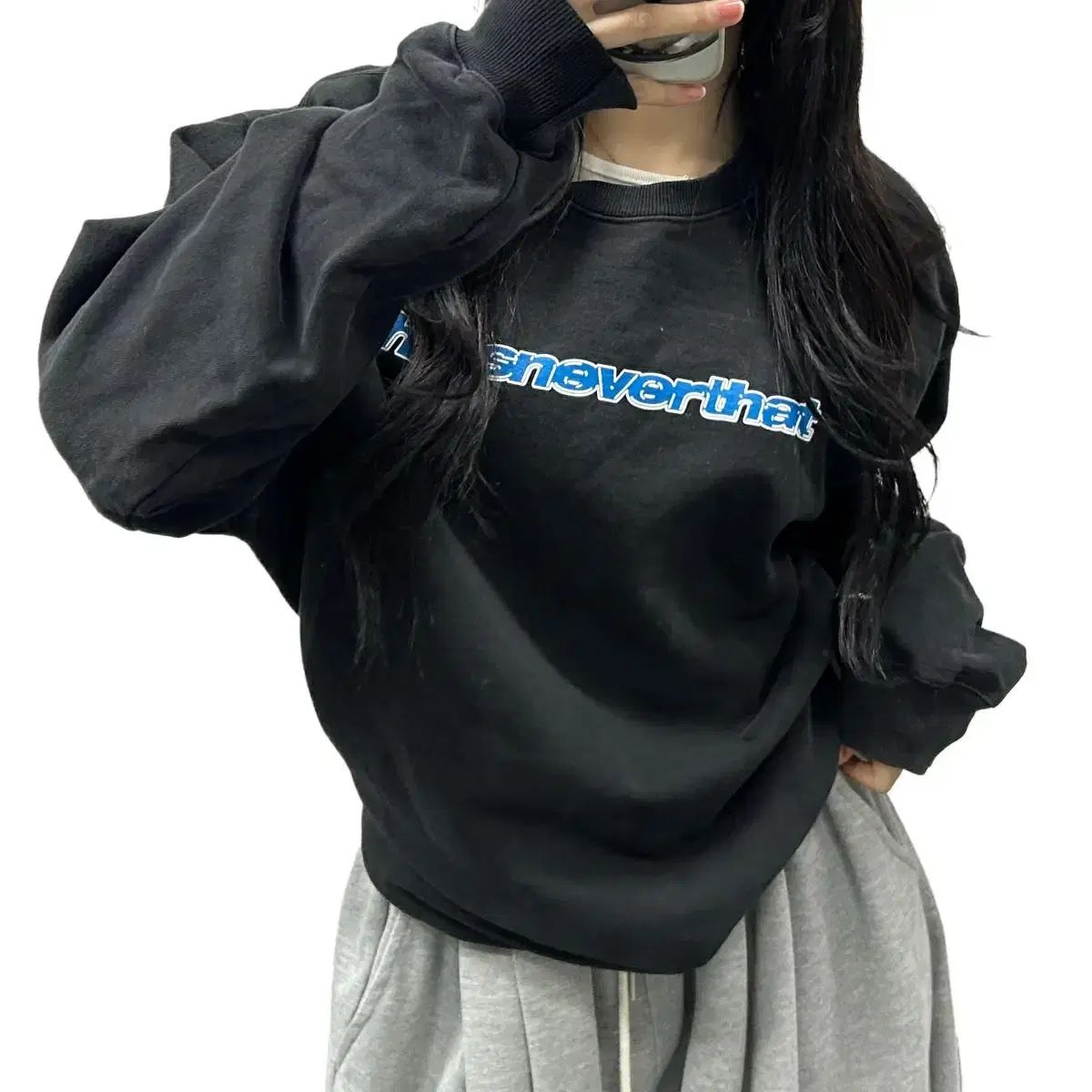 thisisneverthat ブラック スウェットシャツ thisisneverthat(ディスイズネバーザット) Tロゴ ブラック スウェット