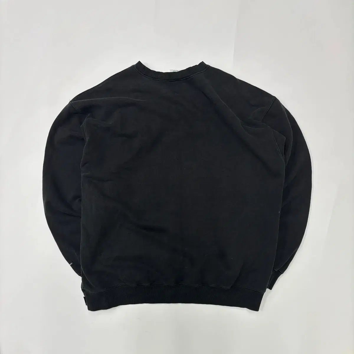 thisisneverthat ブラック スウェットシャツ thisisneverthat(ディスイズネバーザット) Tロゴ ブラック スウェット