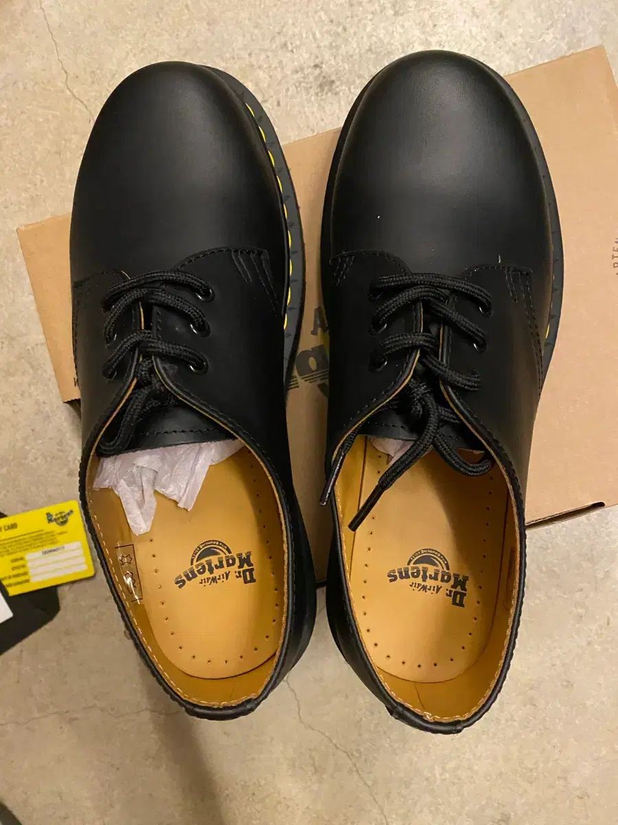 DR MARTENS