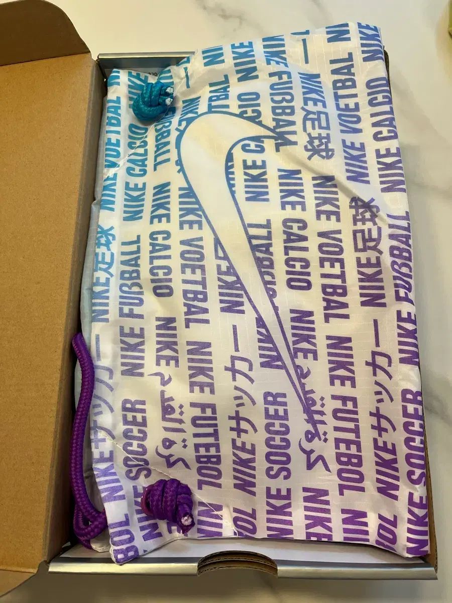 モデル NIKE マーキュリアル ベイパー 16 LV 8 エリート FG 265