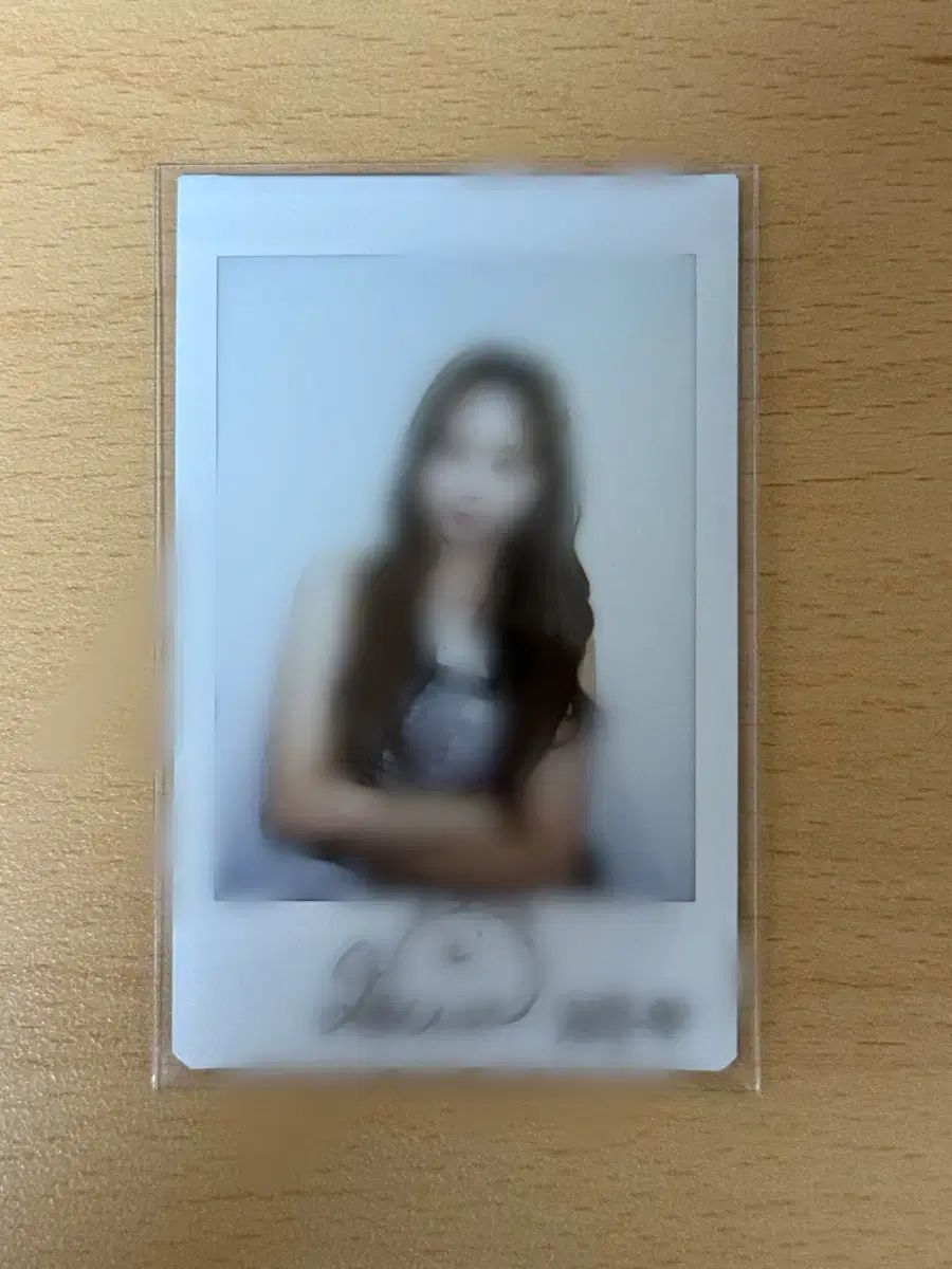 tripleS ジュビン サイン入りポラ【最終値下げ】 tripleS アッセンブル25 イ・ジウ サイン入りポラロイド - メルカリ