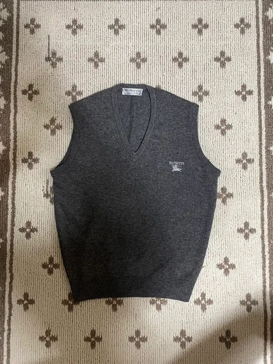 バーバリー Vネック ニット ベスト
