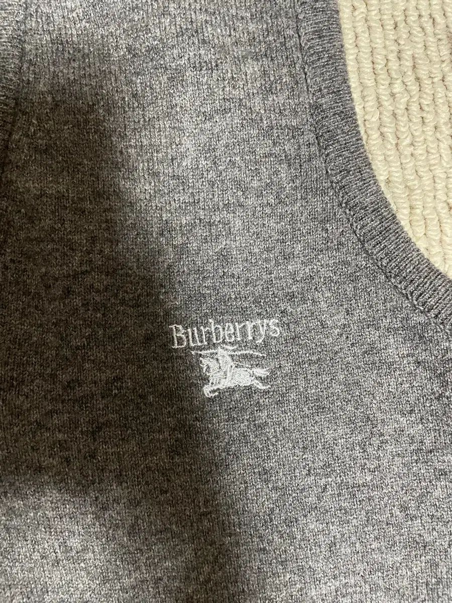 バーバリー Vネック ニット ベスト