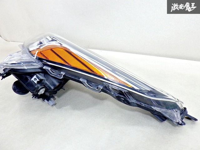 ストア保証】トヨタ純正 ZVW50 ZVW51 ZVW55 50 プリウス 後期 LED