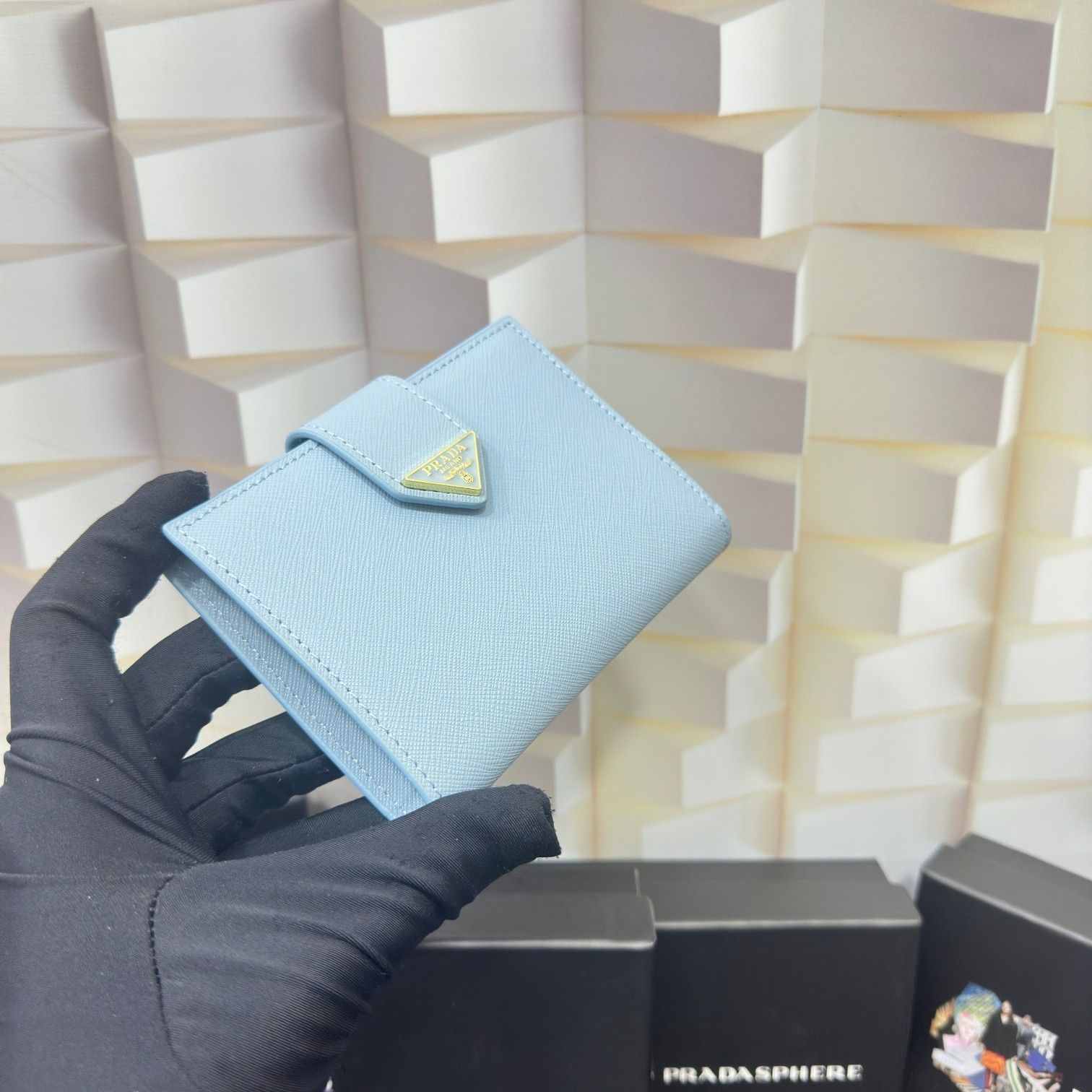 現行限定未使用に近い 財布 PRADA プラダ 折り財布 小銭入れ - メルカリ