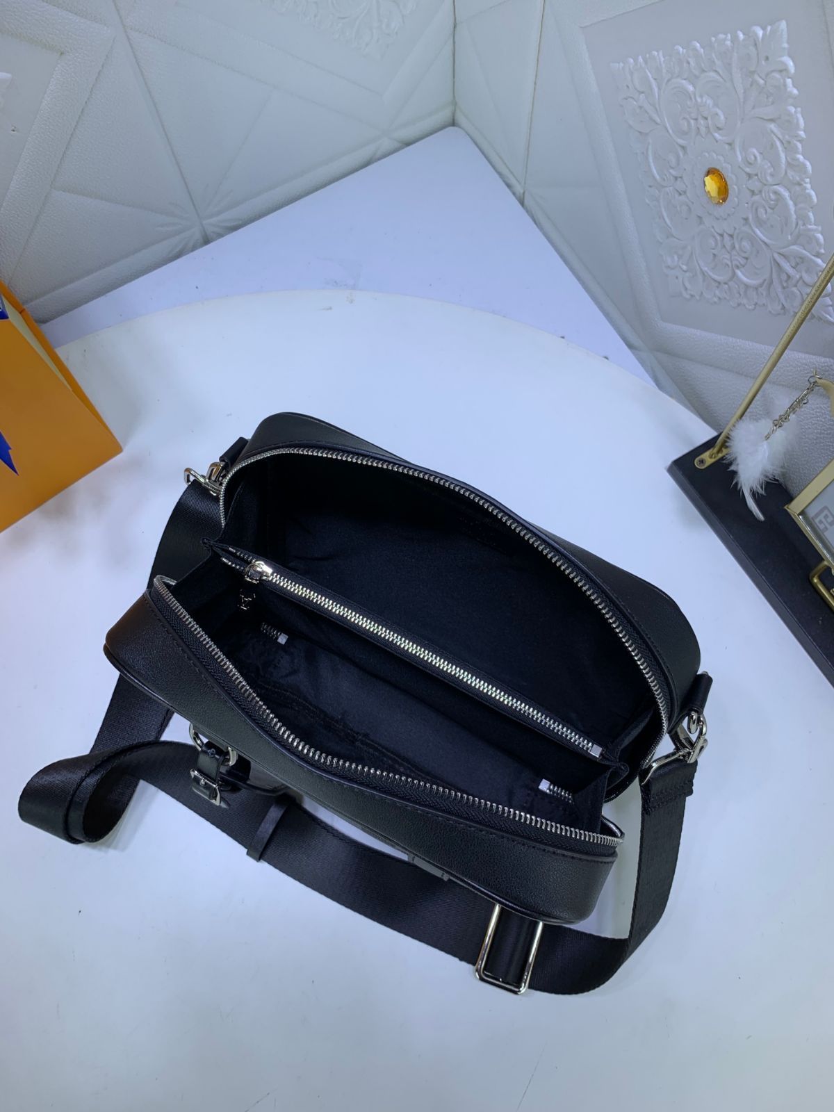 最終値下げ LOUIS VUITTON ルイヴィトン メンズ ショルダーバッグ 人気