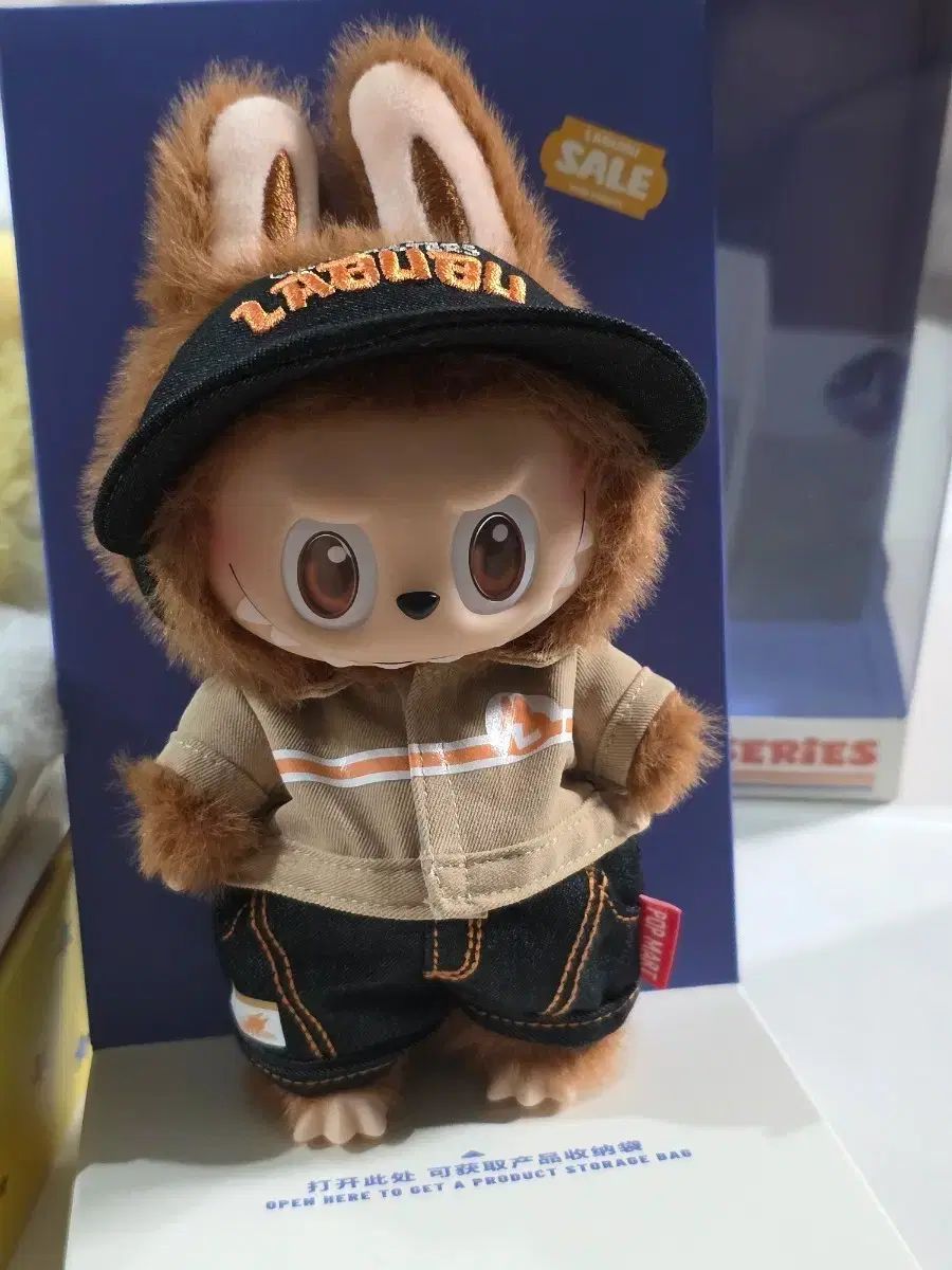 ポップマート店長 ラブブ 以下