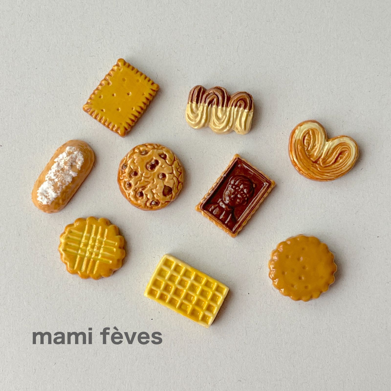 2002 ガレット作りセット　フェーブ　陶器　フェーヴ　ミニチュア陶器 フェーヴ ビスケット&ガレット 9個 フランス フェーブ ミニチュア陶器