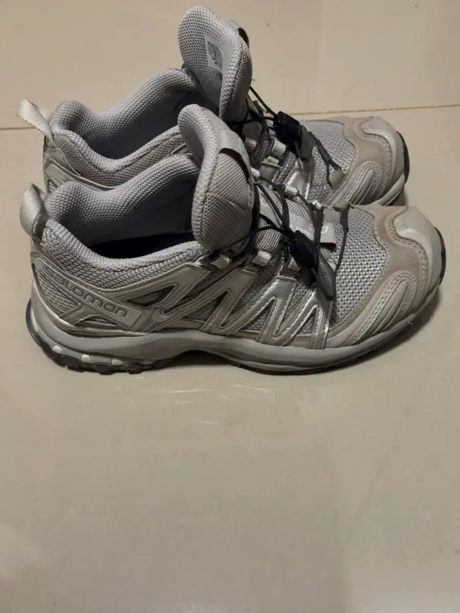  SALOMON サロモン xaプロ 3 D シルバー 225 登山靴 トレッキングシューズ アウトドアシューズ