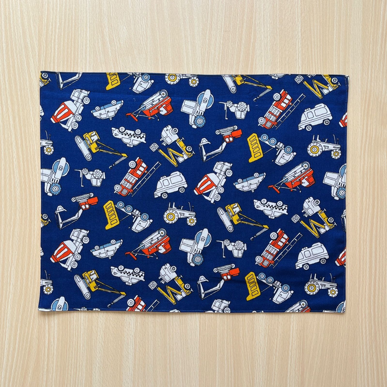 ハンドメイド C113 はたらく車 乗り物 25×30 ランチョンマット ランチ