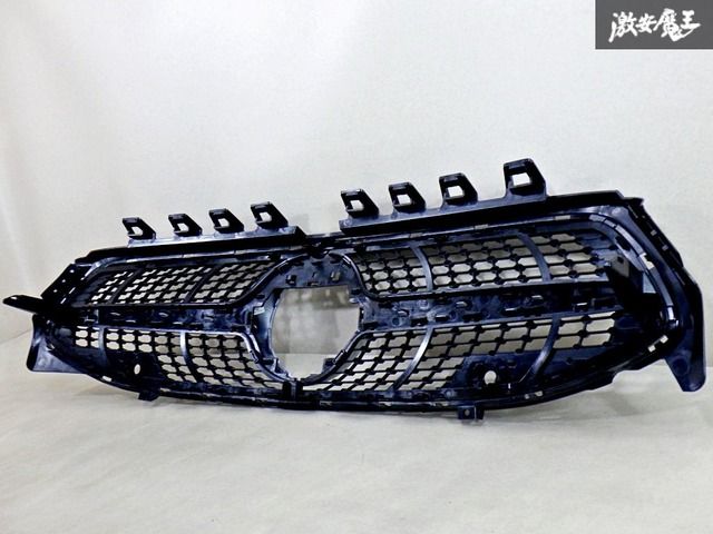 カメラ穴有】メルセデスベンツ純正 C118 CLAクラス ダイヤモンドグリル