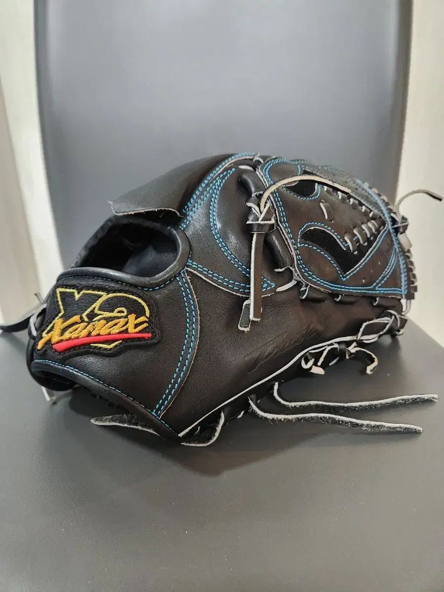 ジャナクストラウスト 投手用グローブ 野球グラブ