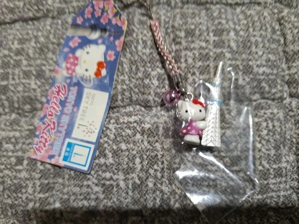 ハローキティ 東京 スカイツリー ストラップ 新品 - メルカリ