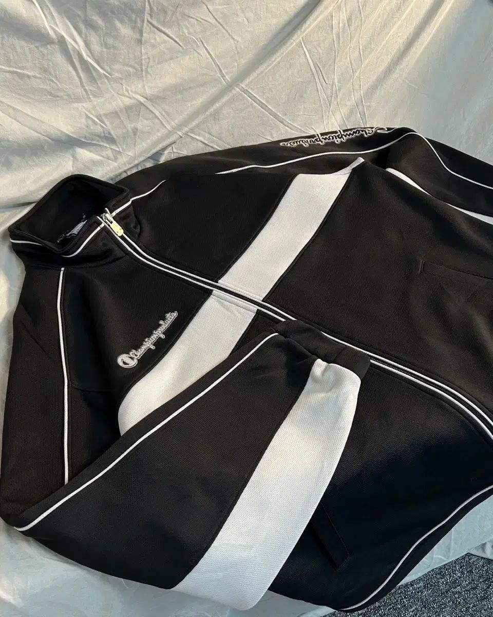 チャンピオン サイドライン 刺繍ロゴ トラックジャージ