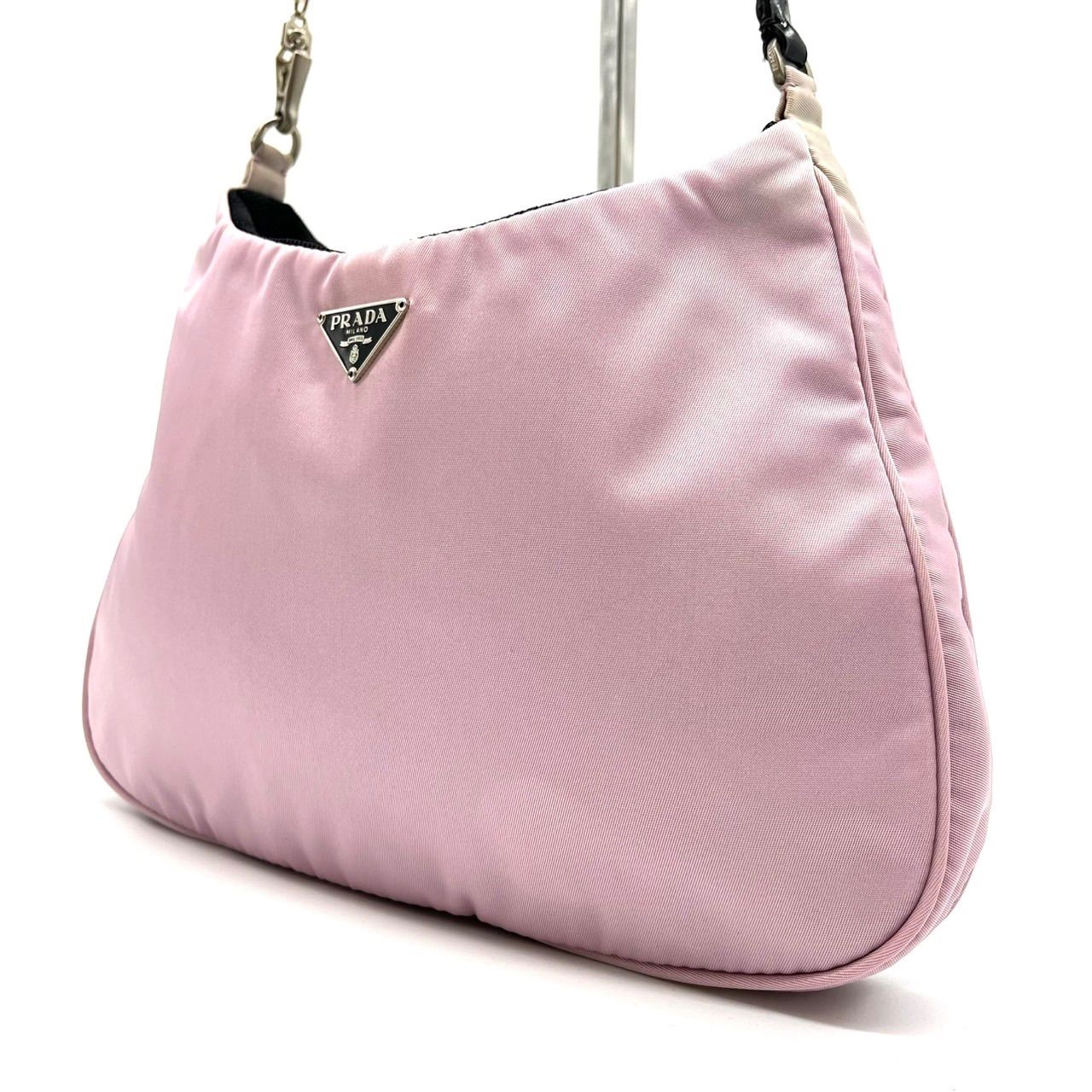 早い者勝ち　美品　PRADA プラダ　二つ折り　バイカラ　黒　ピンク　白 プラダ パラドックス ヴァーチャル フラワー｜プラダ ビューティ公式