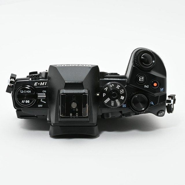 並品＞ OLYMPUS OM-D E-M1 ボディ ブラック｜シャッター数5,004枚｜傷
