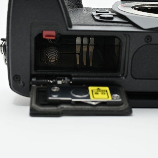 並品 OLYMPUS OM D E M 1 ボディ ブラック シャッター数5 傷 塗装剥がれ多め FL LM 2フラッシュ付 動作良好の ミラーレス