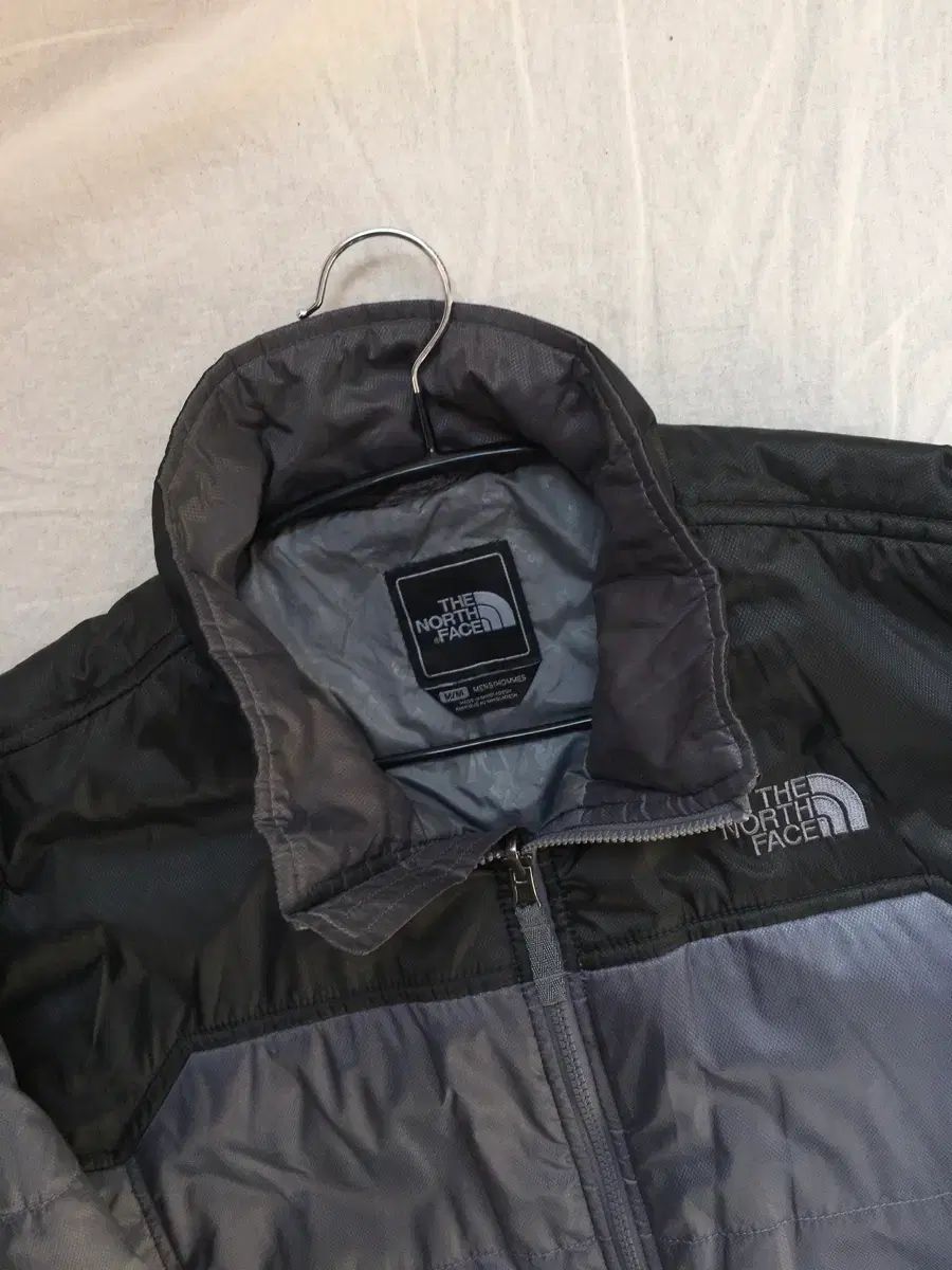 THE NORTH FACE ザノースフェイス バスト ロゴ 軽量 ダウン