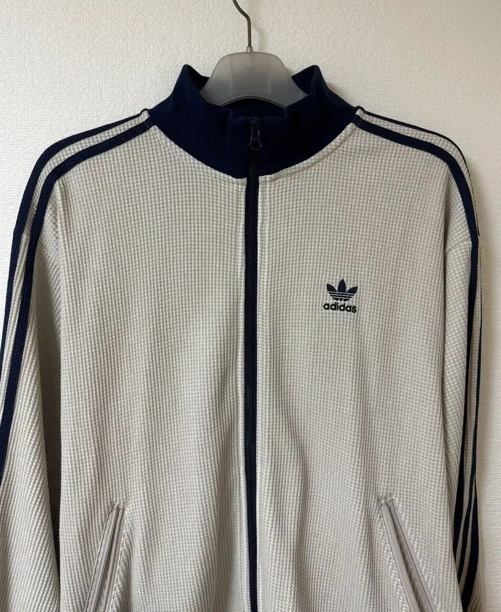 アディダス ニット トラックジャージ ベージュ ジャージ