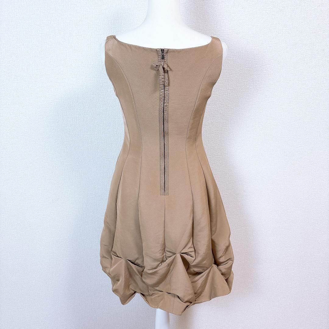 極美品✨フォクシー ドレスフェアリーブロッサム フレアワンピース ベージュ38 美品】 FOXEY ノースリーブ フレアワンピース ドレス 38 無地 - メルカリ