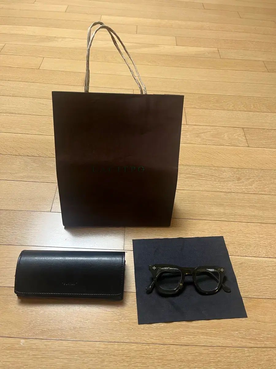 エガートニーヴ ツイスト オリーブ